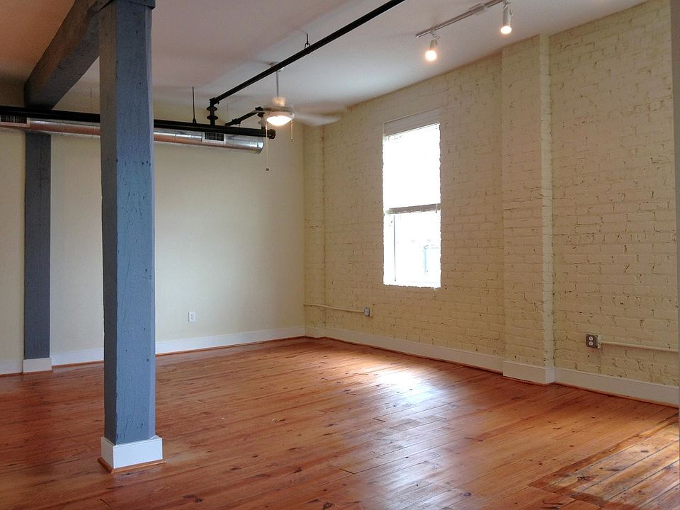1st image of 304 E Bank St APT 221
