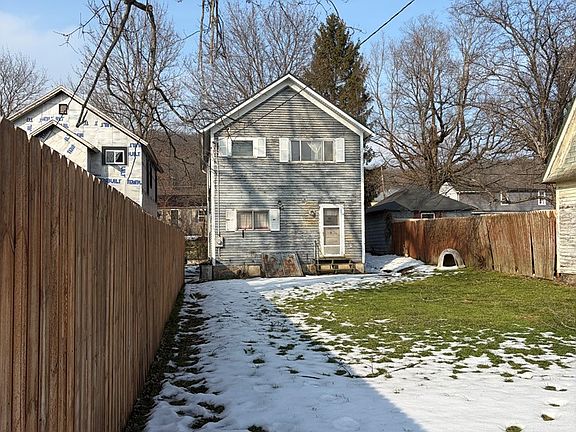 4th image of 425 E Spruce St