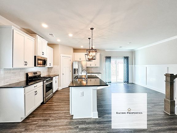 3rd image of 11 Grey Oak Trl