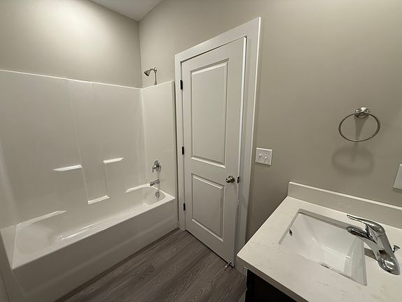 3rd image of 5165 N Cypress St #5165