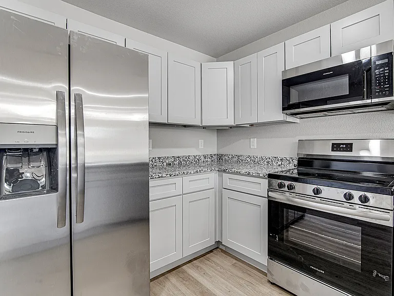 406 Grand Ave — Photo 10