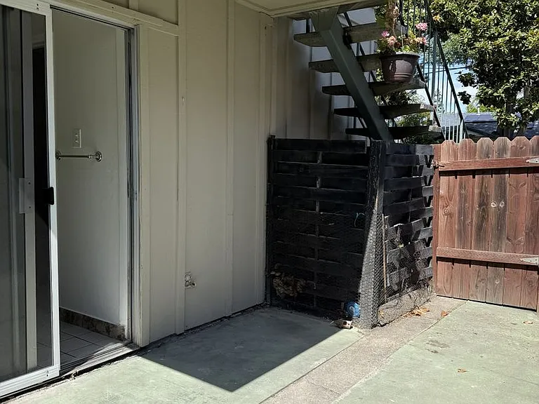 410 Alden St — Photo 14