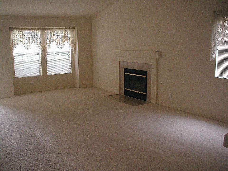 2nd image of 1433 Lockhart Way