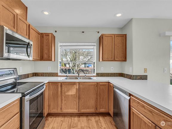 3rd image of 18400 109th Street Ct E