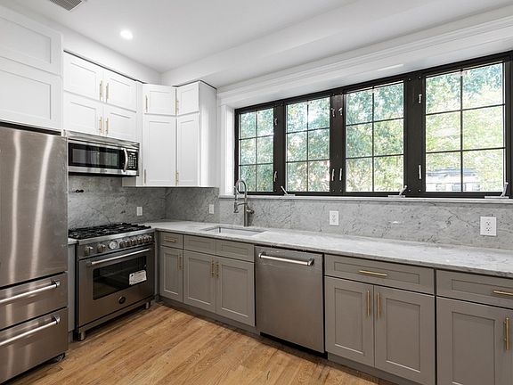 4th image of 207 Halsey St
