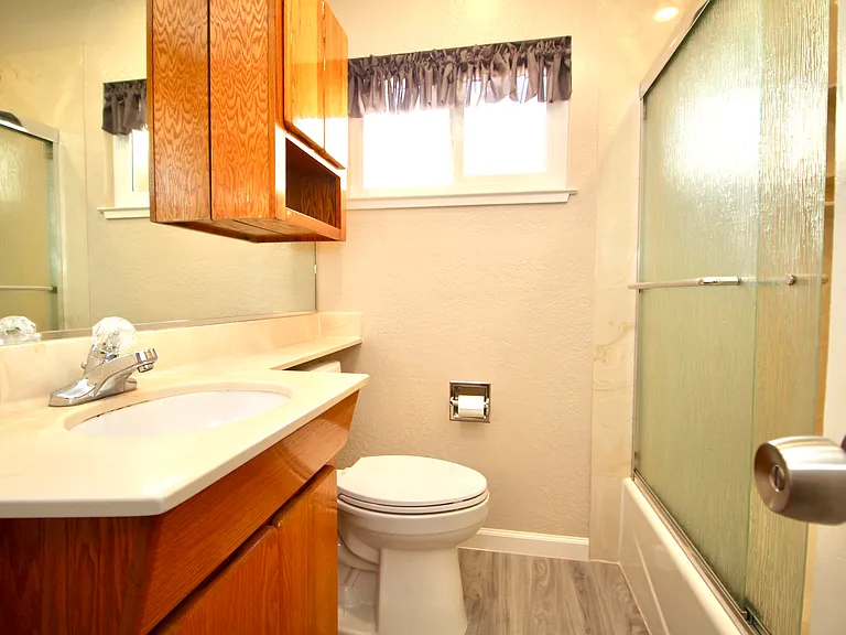 1358 Henderson Ln — Photo 8
