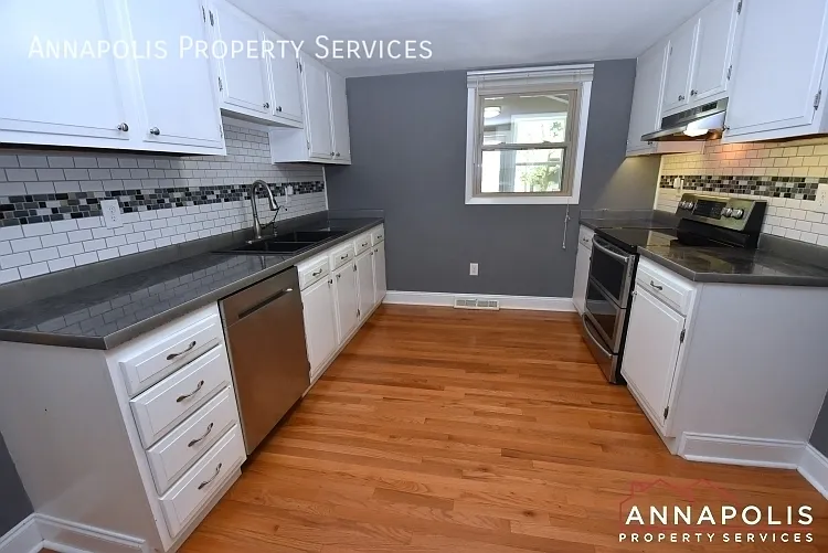 700 mount alban drive — Photo 4