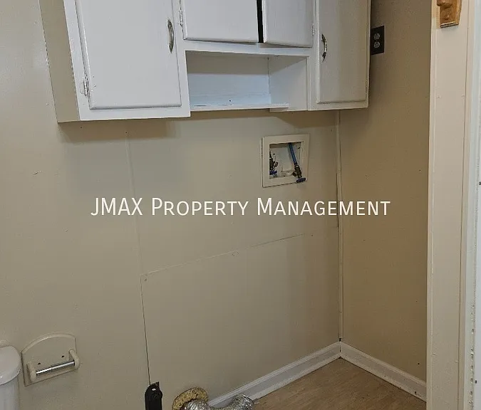 910 Fairfax Ave NW — Photo 17