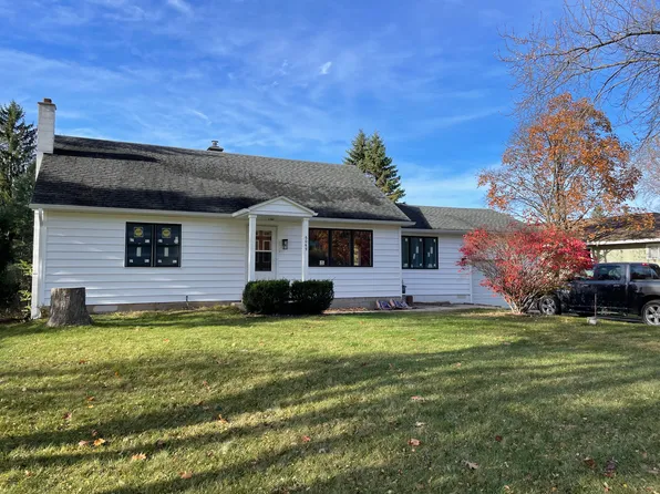 6069 Edmar Dr, Traverse City, MI 49686