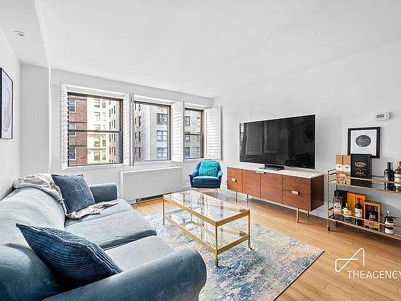 2nd image of 10 W 15th St APT 723
