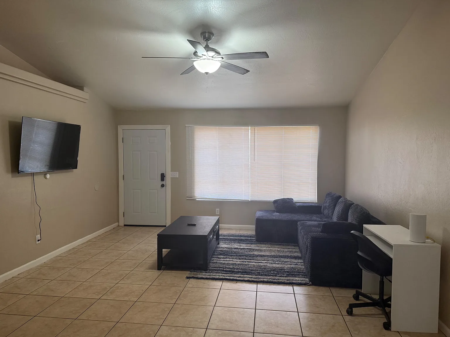 4 bed, 2.0 bath, 2000 sqft, $1,183 — Photo 4
