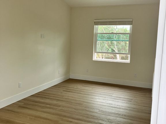5th image of 303 Durian St Unit 2