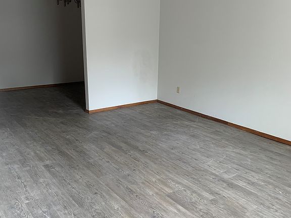 3rd image of 211 Southwind Dr