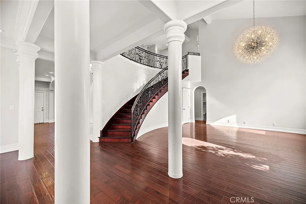 6 bed, 4.5 bath, 4225 sqft, $11,500 — Photo 3
