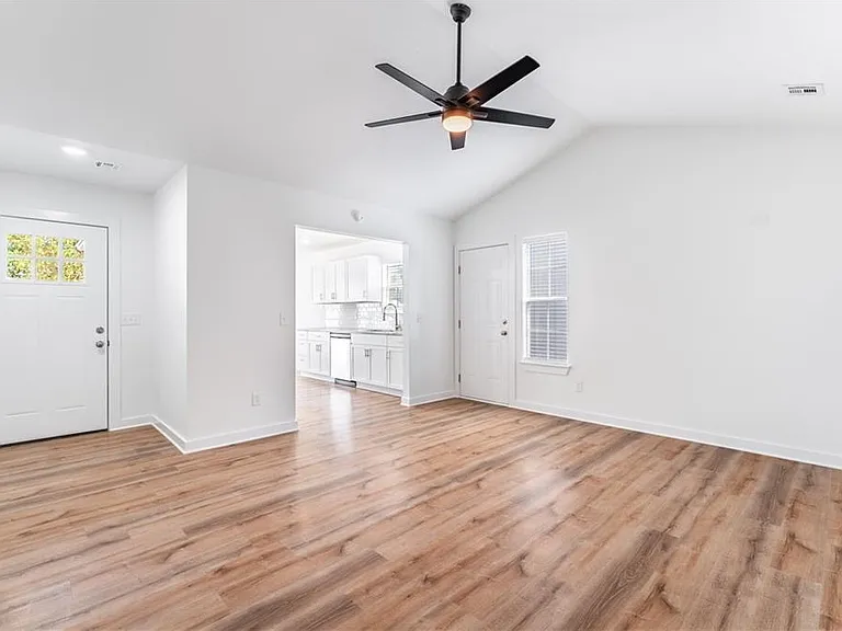 1209 Spring St — Photo 6