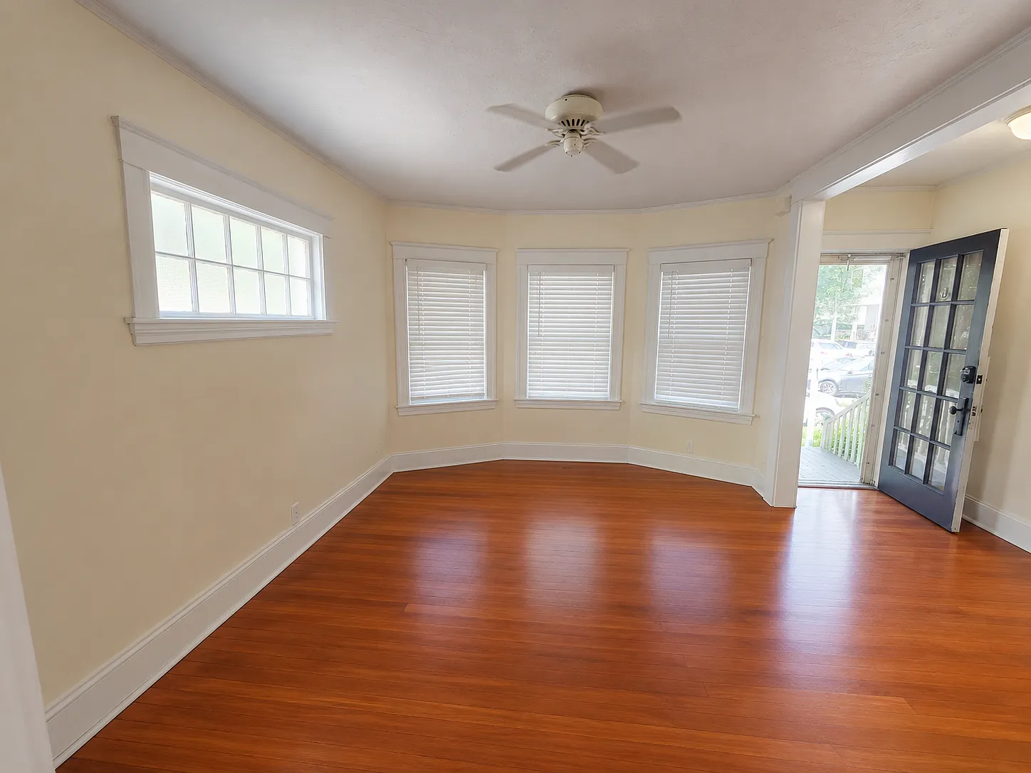 3 bed, 1185 sqft, $3,200 — Photo 3