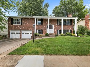 584 Bridgebend Rd, Ballwin, MO 63021