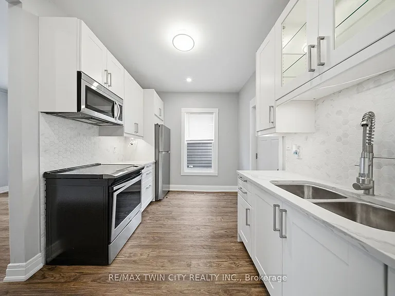 76 N Grey St E — Photo 11
