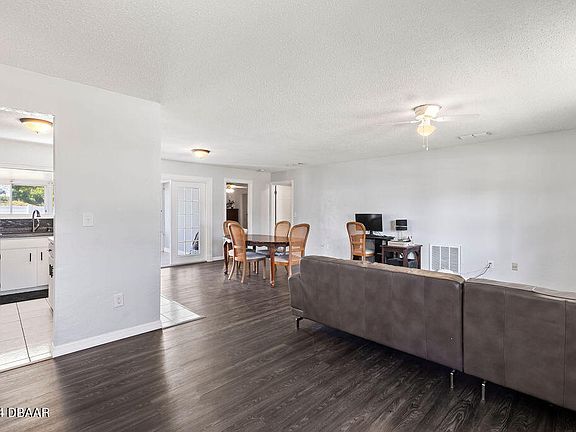 2nd image of 460 Sauls St