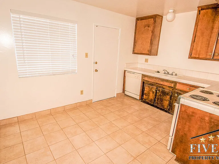 2700 Ashe Rd — Photo 6