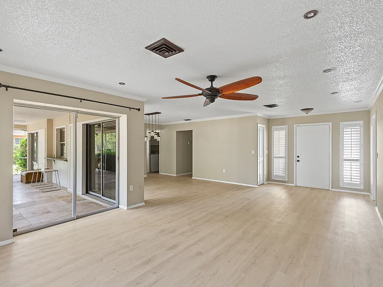 8127 Timber Lake Ln — Photo 16