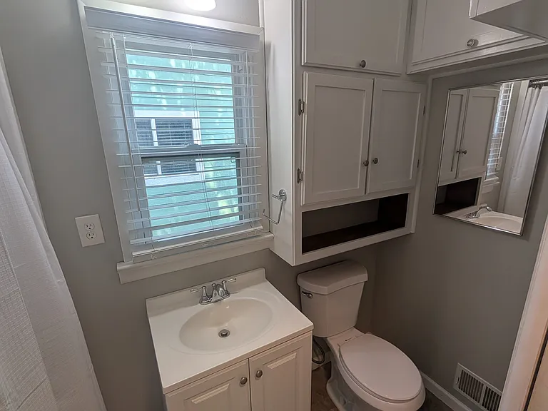 1717 Newark St — Photo 10