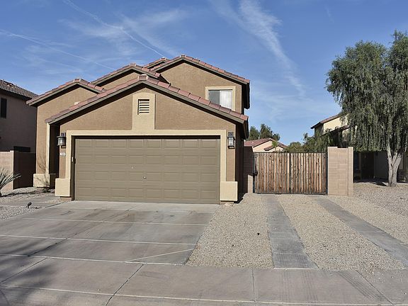 3rd image of 924 N Maria Ln