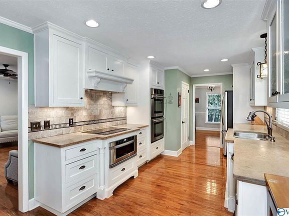 5th image of 2806 Bentley St SE