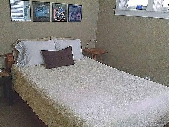 Queen bed with excellent mattress and topper, all linens pro
