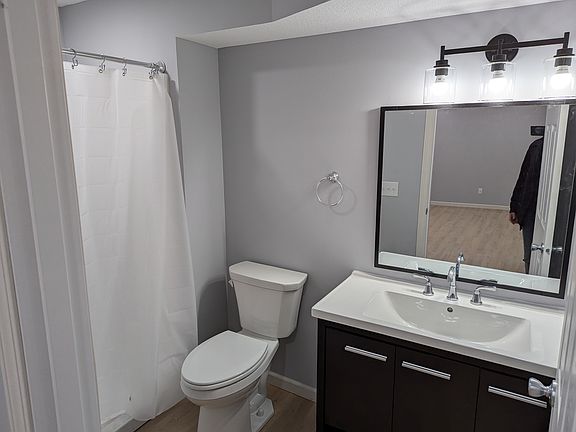 5th image of 223 Sibley St #102