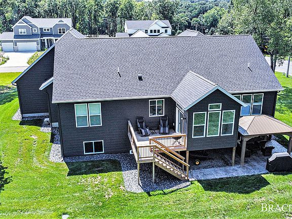 3rd image of 8045 Honeysuckle Hill Ct SE