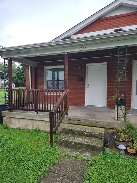 2 bed, 1.0 bath, 700 sqft, $950 — Photo 2