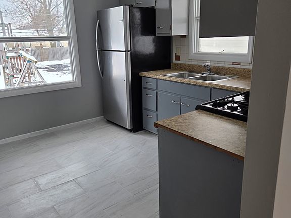 4th image of 205 N Edgelawn Dr APT C