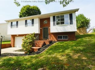 43 Cloverleaf St, Winfield, WV 25213