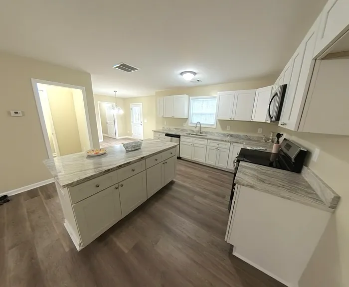 182 N Burson Ave — Photo 3