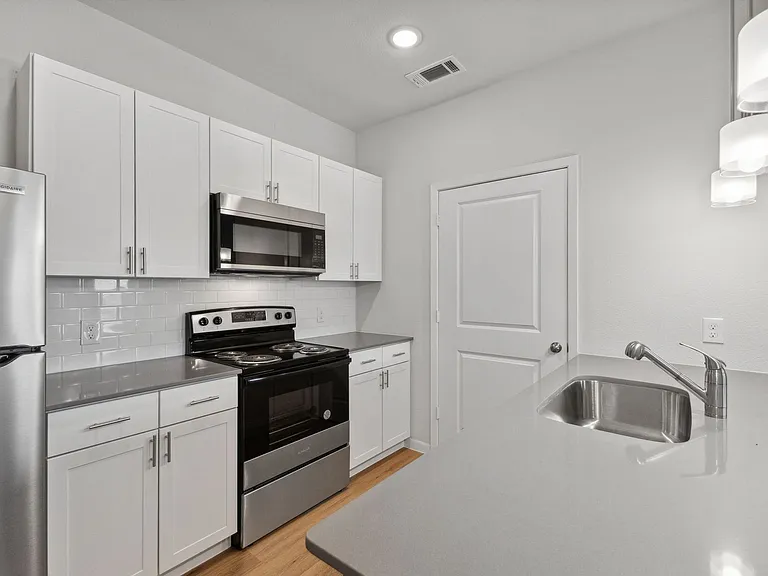Stone Creek Flats - Brand New Apartments in Sherman, Texas — Photo 19