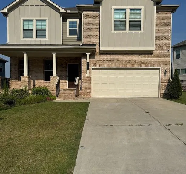 719 Saffron Blvd — Photo 1