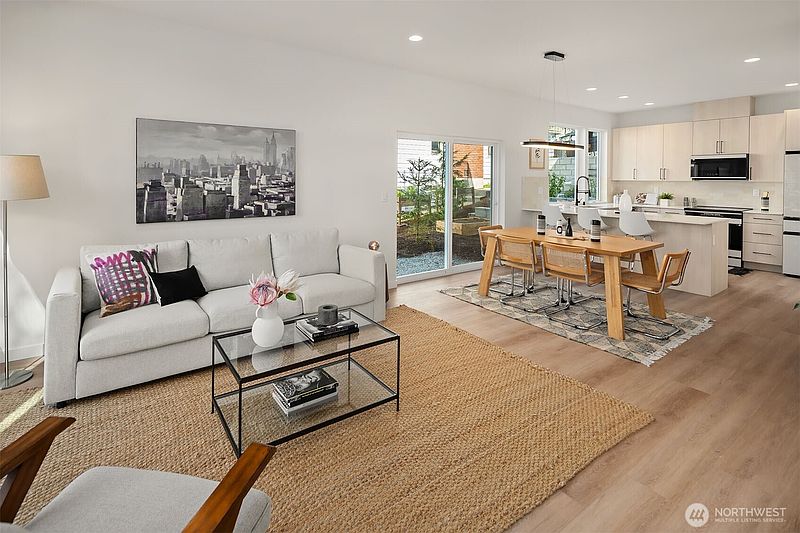 5th image of 910 29th Avenue