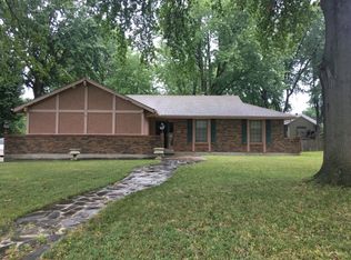 813 SW Liggett Rd, Blue Springs, MO 64015