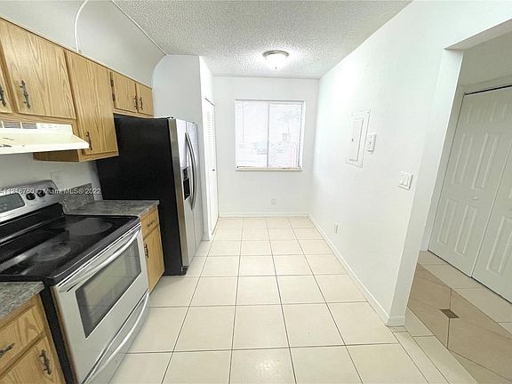 3rd image of 8051 Southgate Blvd APT J6