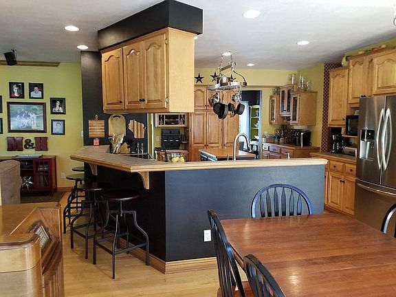 Dining Area - Kitchen