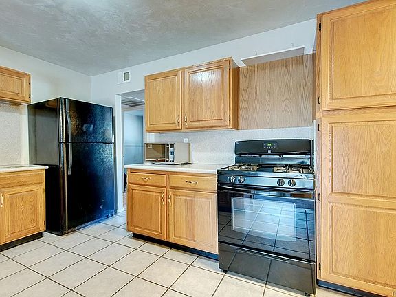3rd image of 3212 N Institute St