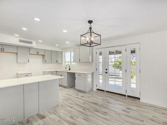 3rd image of 3661 W Eastham Ln