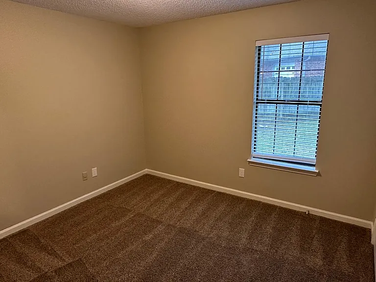 365 Taylors Way — Photo 11