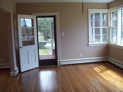 4th image of 518 Perrymont Ave