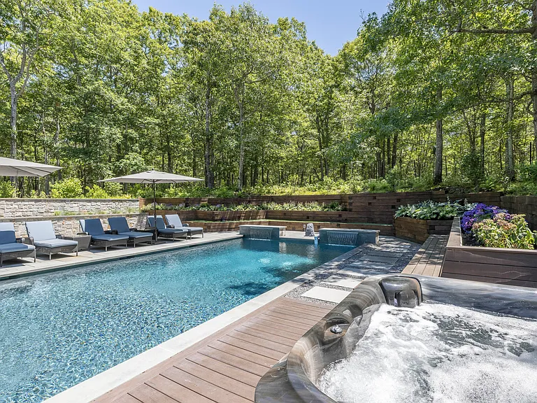 544 Wainscott Northwest Rd — Photo 4