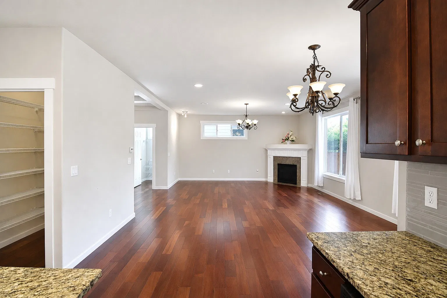 4 bed, 2.5 bath, 2652 sqft, $3,200 — Photo 4