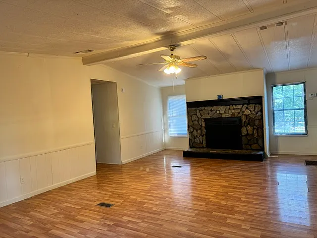 196 Griffin Rd — Photo 2