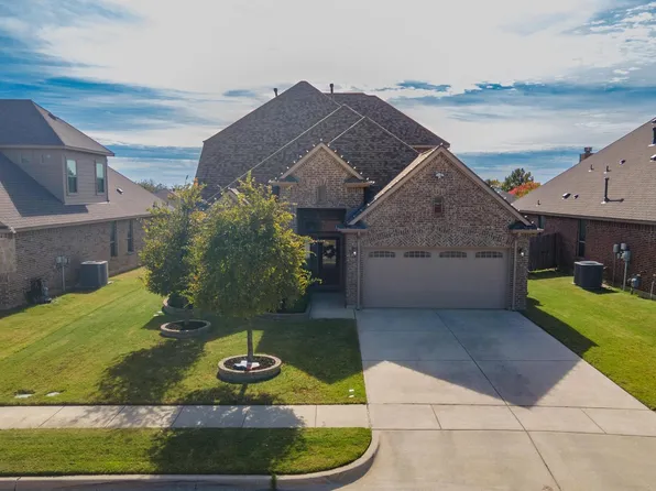 725 Seabourne Dr, Saginaw, TX 76179