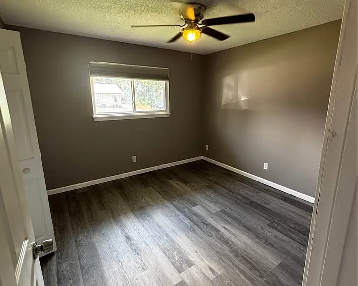109 Redwood Rd — Photo 7
